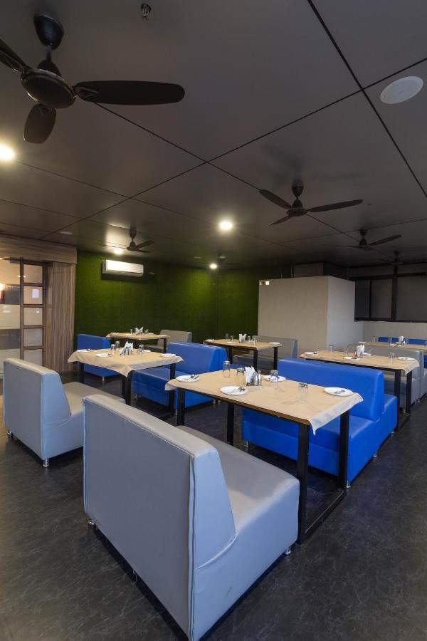 Hotel Green City Gandhinagar Exteriör bild